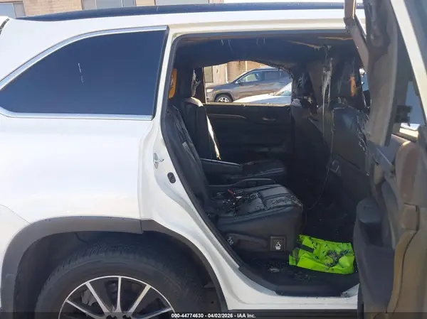 5TDJZRFH2HS356521 2017 TOYOTA HIGHLANDER - Image 8