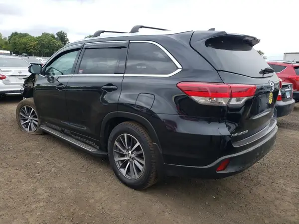 5TDJZRFH2HS356969 2017 TOYOTA HIGHLANDER - Image 2