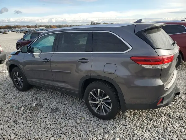 5TDJZRFH2HS360763 2017 TOYOTA HIGHLANDER - Image 2