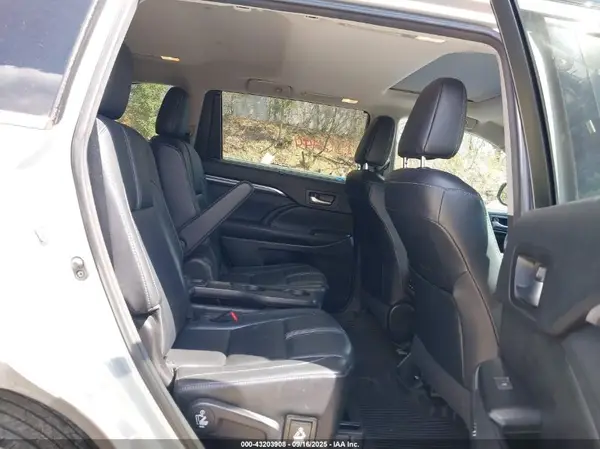 5TDJZRFH2HS361282 2017 TOYOTA HIGHLANDER - Image 8