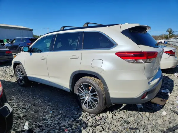 5TDJZRFH2HS365168 2017 TOYOTA HIGHLANDER - Image 2