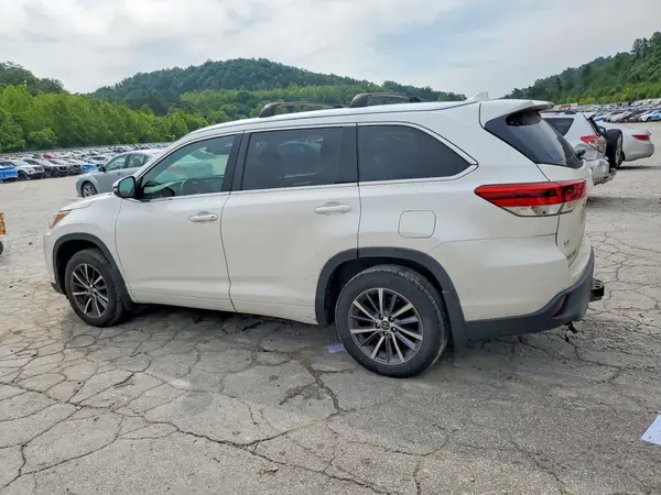 5TDJZRFH2HS365509 2017 TOYOTA HIGHLANDER - Image 2