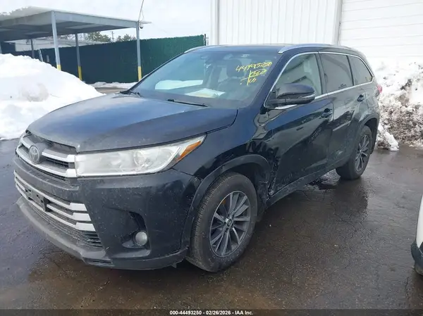 5TDJZRFH2HS367521 2017 TOYOTA HIGHLANDER - Image 2