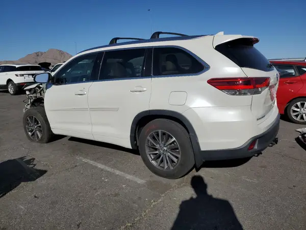 5TDJZRFH2HS371973 2017 TOYOTA HIGHLANDER - Image 2
