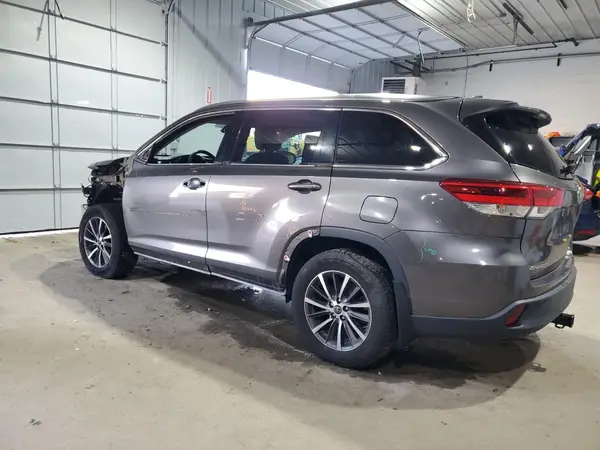 5TDJZRFH2HS373660 2017 TOYOTA HIGHLANDER - Image 2