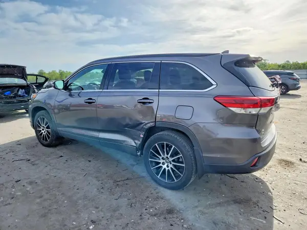 5TDJZRFH2HS374338 2017 TOYOTA HIGHLANDER - Image 2