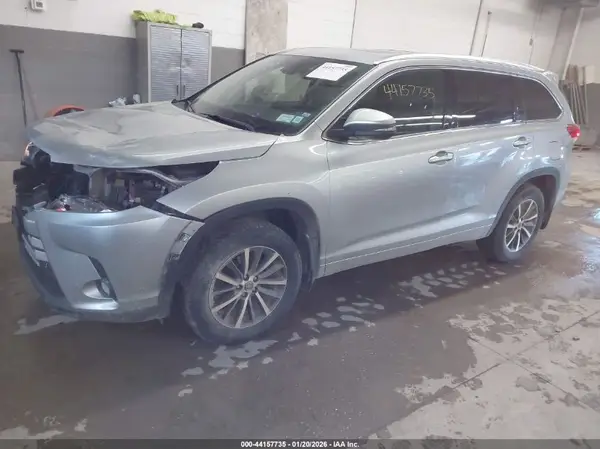 5TDJZRFH2HS378762 2017 TOYOTA HIGHLANDER - Image 2