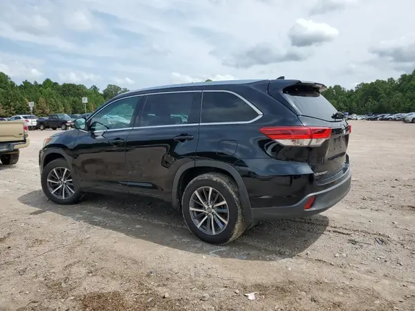 5TDJZRFH2HS383878 2017 TOYOTA HIGHLANDER - Image 2