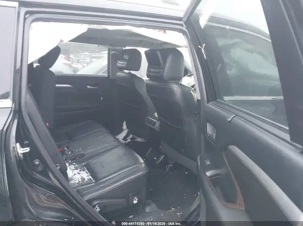 5TDJZRFH2HS388000 2017 TOYOTA HIGHLANDER - Image 8