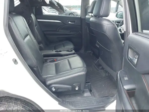 5TDJZRFH2HS390491 2017 TOYOTA HIGHLANDER - Image 8