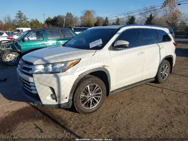 5TDJZRFH2HS393374 2017 TOYOTA HIGHLANDER - Image 2