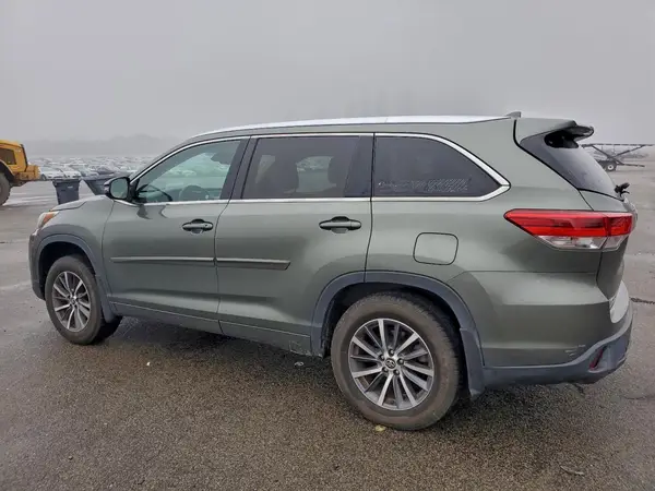 5TDJZRFH2HS393553 2017 TOYOTA HIGHLANDER - Image 2