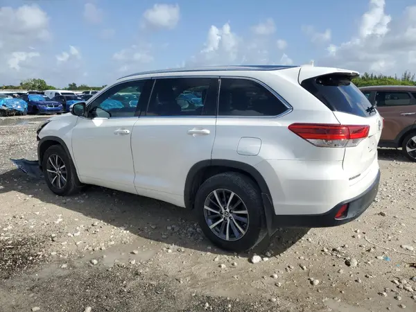 5TDJZRFH2HS397442 2017 TOYOTA HIGHLANDER - Image 2