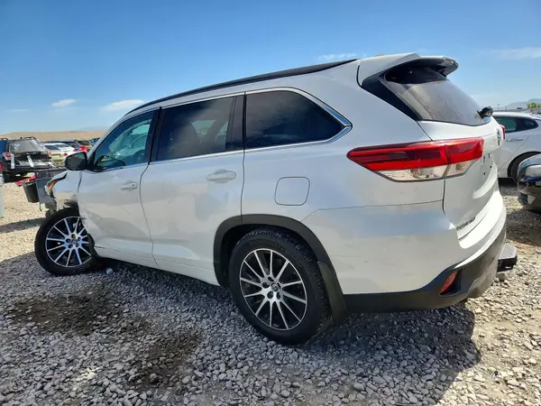 5TDJZRFH2HS399241 2017 TOYOTA HIGHLANDER - Image 2