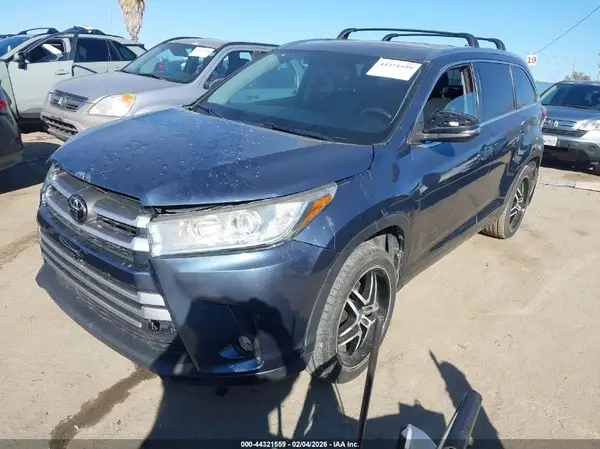 5TDJZRFH2HS403546 2017 TOYOTA HIGHLANDER - Image 2