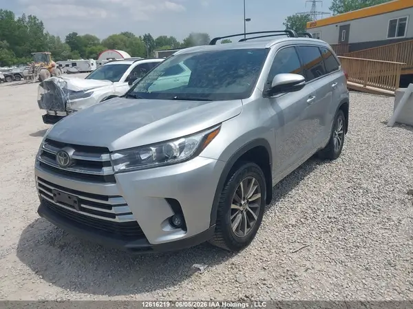 5TDJZRFH2HS411016 2017 TOYOTA HIGHLANDER - Image 2