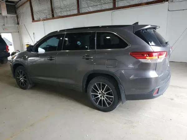 5TDJZRFH2HS416880 2017 TOYOTA HIGHLANDER - Image 2