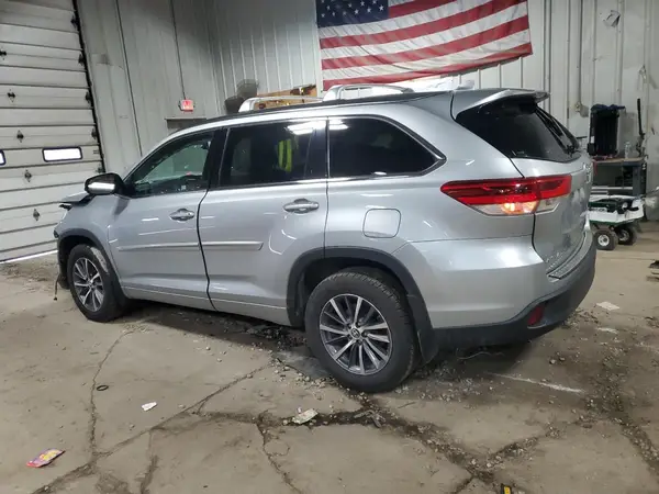 5TDJZRFH2HS422212 2017 TOYOTA HIGHLANDER - Image 2