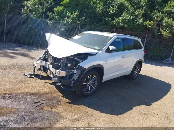 5TDJZRFH2HS431489 2017 TOYOTA HIGHLANDER - Image 2