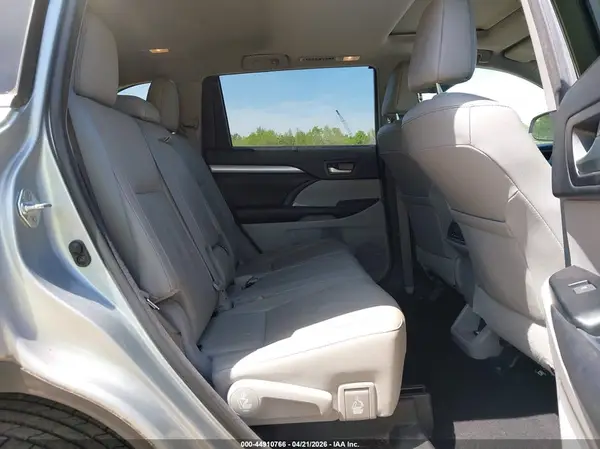 5TDJZRFH2HS433954 2017 TOYOTA HIGHLANDER - Image 8
