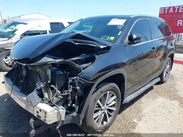 5TDJZRFH2HS436840 2017 TOYOTA HIGHLANDER - Image 2