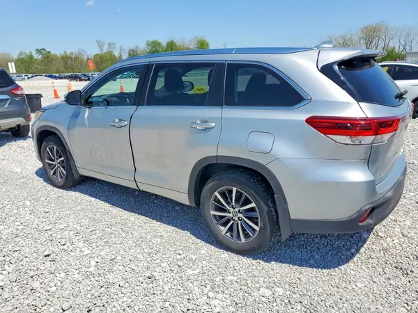 5TDJZRFH2HS438801 2017 TOYOTA HIGHLANDER - Image 2