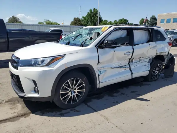 5TDJZRFH2HS439284 2017 TOYOTA HIGHLANDER - Image 1