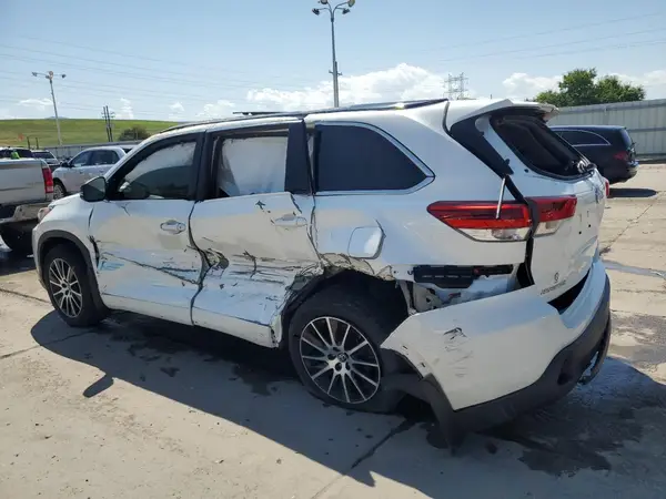 5TDJZRFH2HS439284 2017 TOYOTA HIGHLANDER - Image 2
