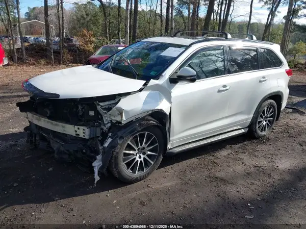5TDJZRFH2HS442573 2017 TOYOTA HIGHLANDER - Image 2