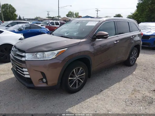 5TDJZRFH2HS443089 2017 TOYOTA HIGHLANDER - Image 2