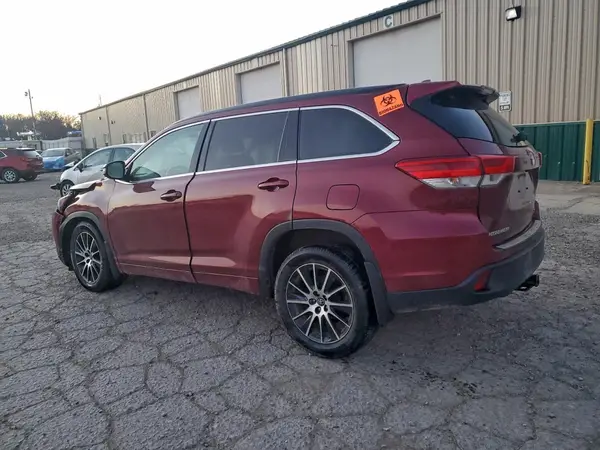 5TDJZRFH2HS449135 2017 TOYOTA HIGHLANDER - Image 2