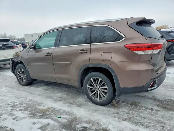 5TDJZRFH2HS449149 2017 TOYOTA HIGHLANDER - Image 2