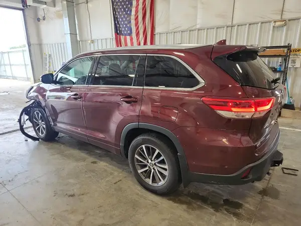 5TDJZRFH2HS451063 2017 TOYOTA HIGHLANDER - Image 2