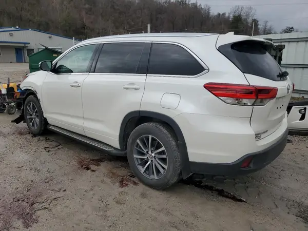 5TDJZRFH2HS457140 2017 TOYOTA HIGHLANDER - Image 2