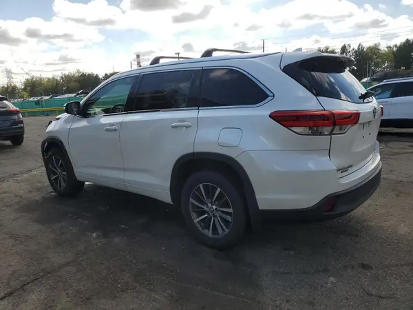 5TDJZRFH2HS462192 2017 TOYOTA HIGHLANDER - Image 2