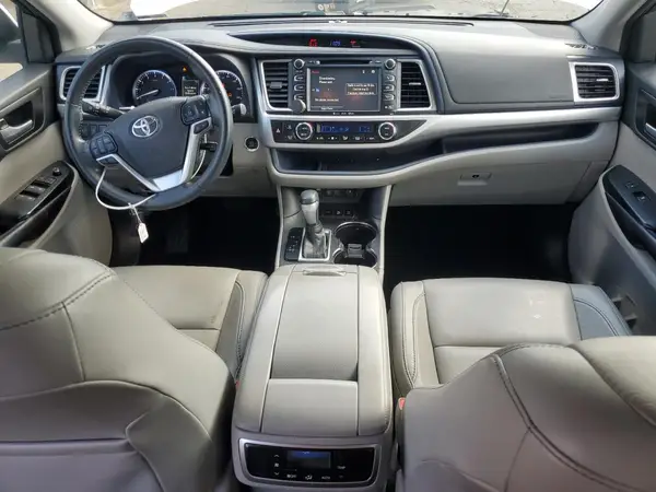 5TDJZRFH2HS462192 2017 TOYOTA HIGHLANDER - Image 8