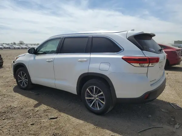5TDJZRFH2HS462953 2017 TOYOTA HIGHLANDER - Image 2