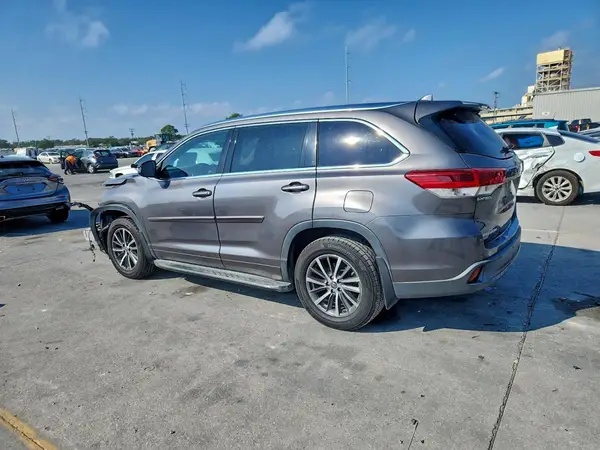 5TDJZRFH2HS467473 2017 TOYOTA HIGHLANDER - Image 2