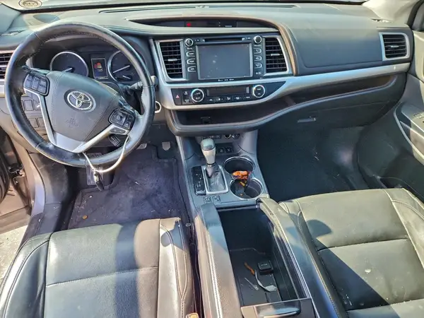 5TDJZRFH2HS467473 2017 TOYOTA HIGHLANDER - Image 8