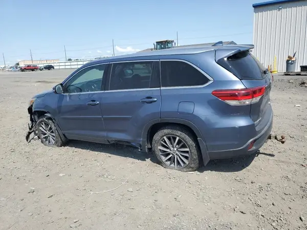 5TDJZRFH2HS468591 2017 TOYOTA HIGHLANDER - Image 2