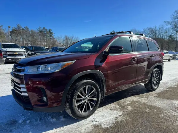 5TDJZRFH2HS468798 2017 TOYOTA HIGHLANDER - Image 2