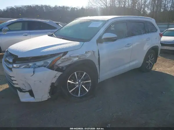 5TDJZRFH2HS468963 2017 TOYOTA HIGHLANDER - Image 2