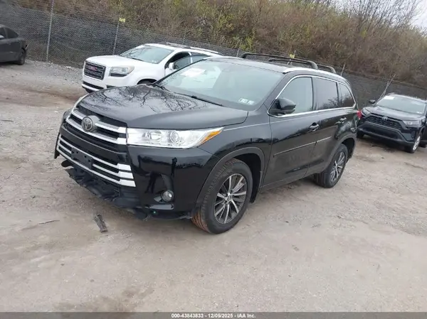 5TDJZRFH2HS469580 2017 TOYOTA HIGHLANDER - Image 2