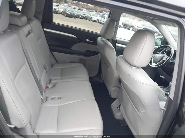 5TDJZRFH2HS469580 2017 TOYOTA HIGHLANDER - Image 8