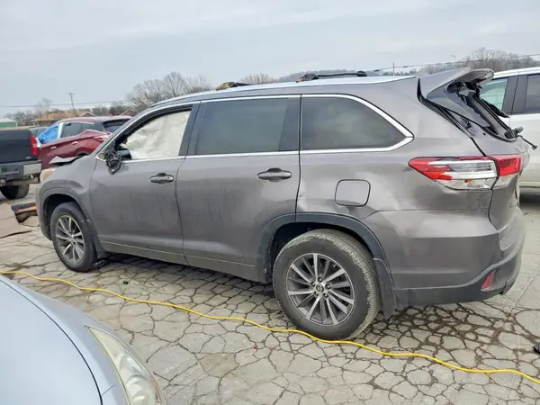 5TDJZRFH2HS470101 2017 TOYOTA HIGHLANDER - Image 2