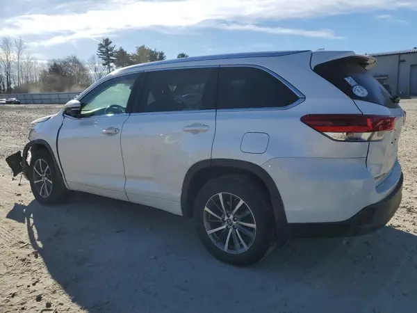 5TDJZRFH2HS472351 2017 TOYOTA HIGHLANDER - Image 2