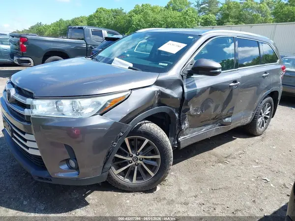 5TDJZRFH2HS473841 2017 TOYOTA HIGHLANDER - Image 2