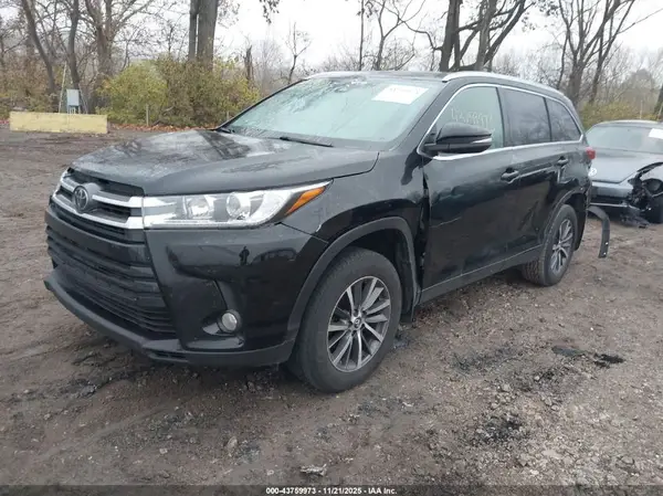 5TDJZRFH2HS474987 2017 TOYOTA HIGHLANDER - Image 2