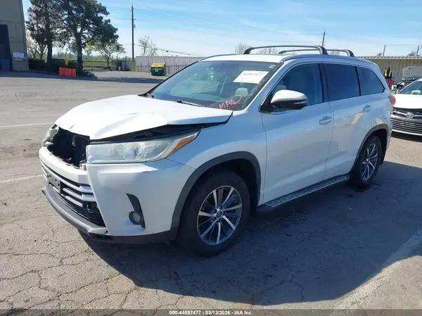5TDJZRFH2HS475119 2017 TOYOTA HIGHLANDER - Image 2