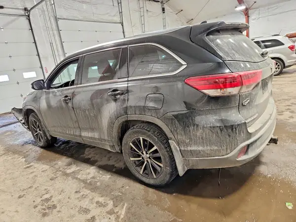 5TDJZRFH2HS480045 2017 TOYOTA HIGHLANDER - Image 2